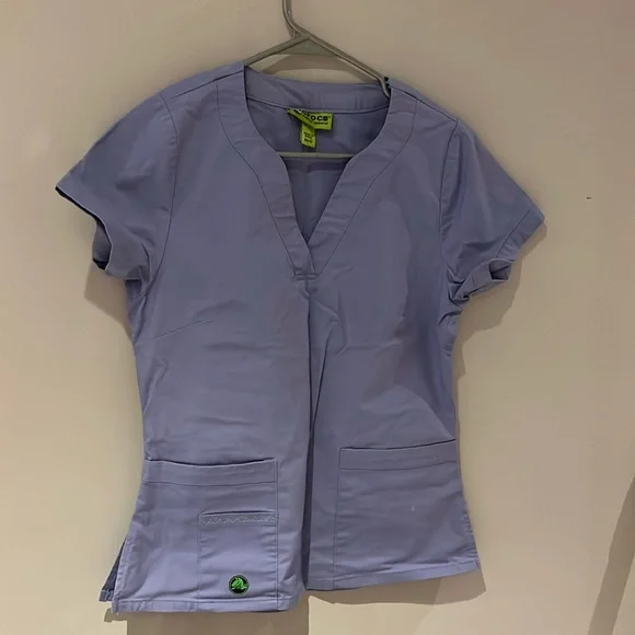 Crocs top scrub was only worn twice. - Picture 1 of 5